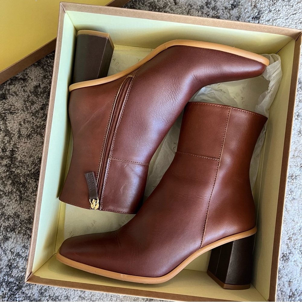 ALOHAS West Leather Ankle Boots